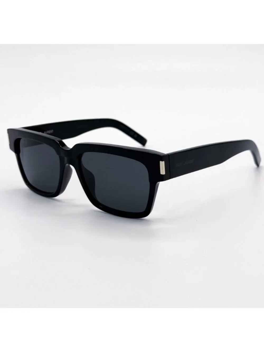 Saint Laurent 55 bridge width